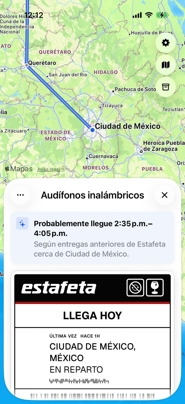 La pantalla de detalle de un paquete que predice la llegada entre las 2:35 y las 4:05 p.m., arriba de la guía y su ruta en el mapa