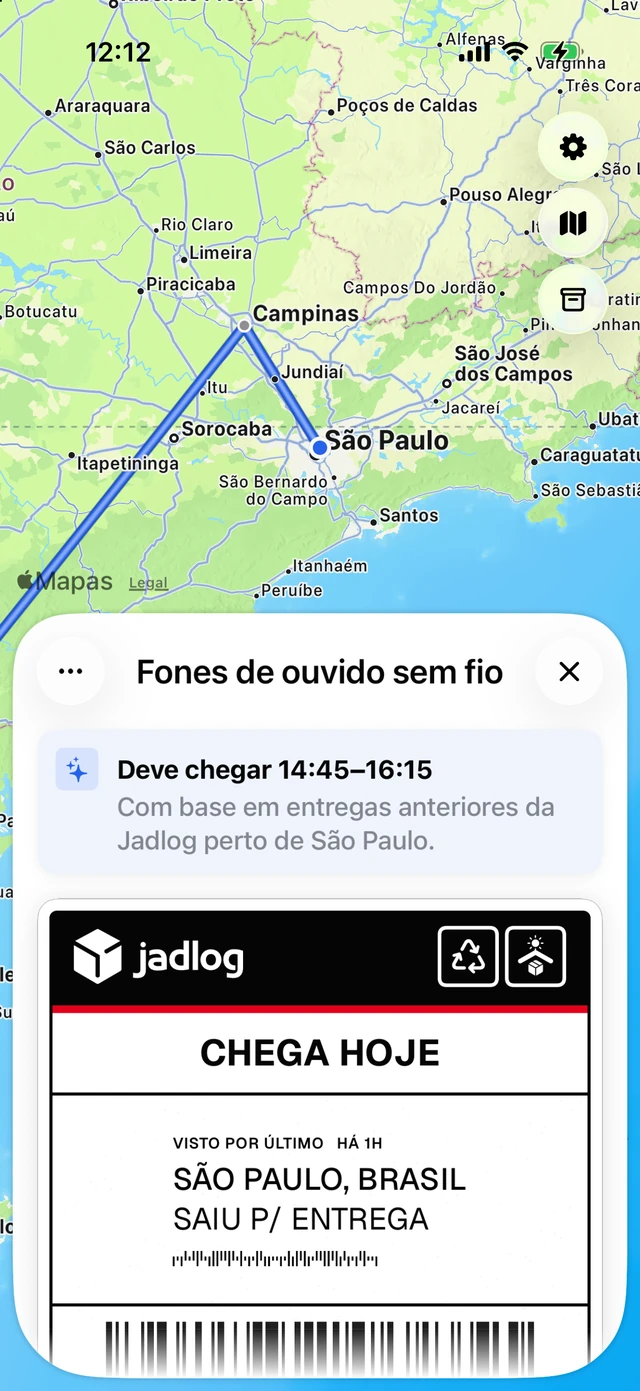 Tela de detalhes de uma encomenda com chegada prevista entre 14h45 e 16h15, acima da etiqueta de envio e da rota no mapa