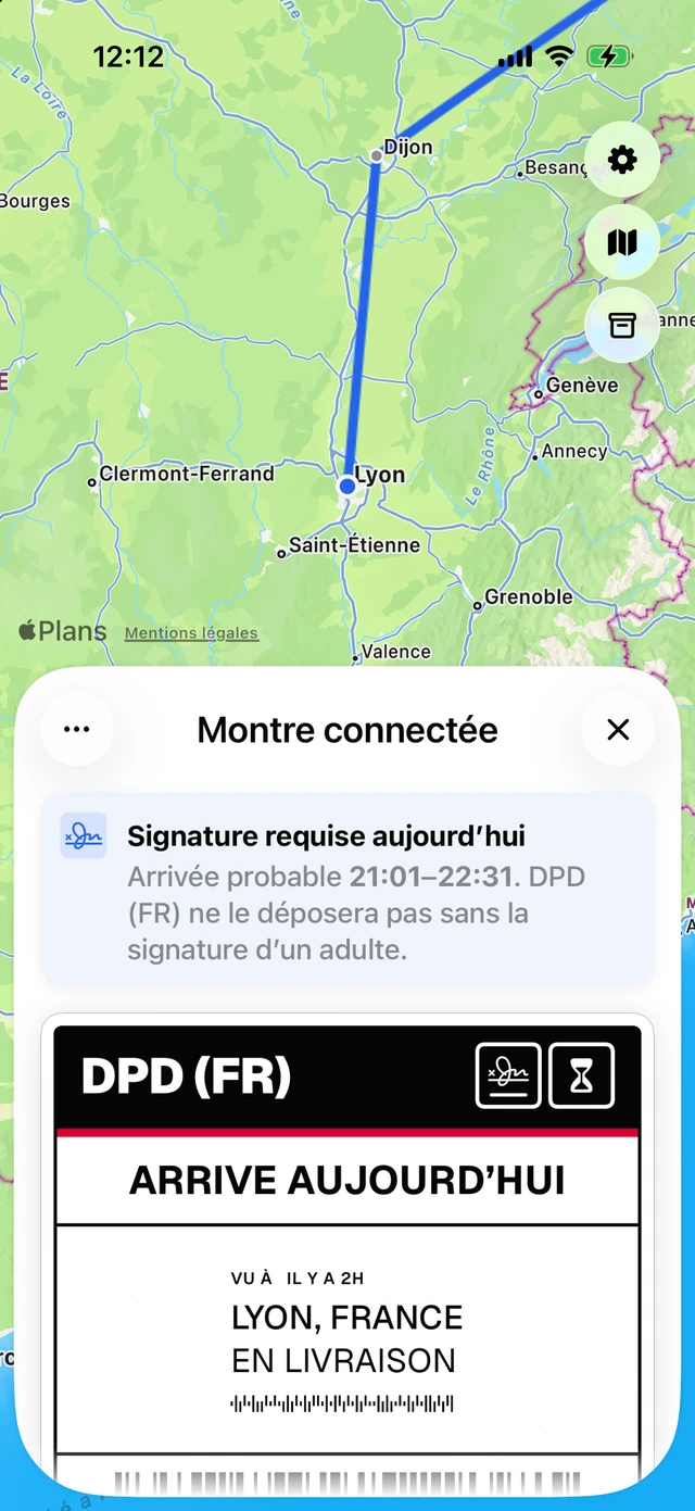 Une bannière « signature requise aujourd&rsquo;hui » annonçant une arrivée entre 16 h 19 et 17 h 49, au-dessus d&rsquo;une étiquette FedEx tamponnée « signature obligatoire »