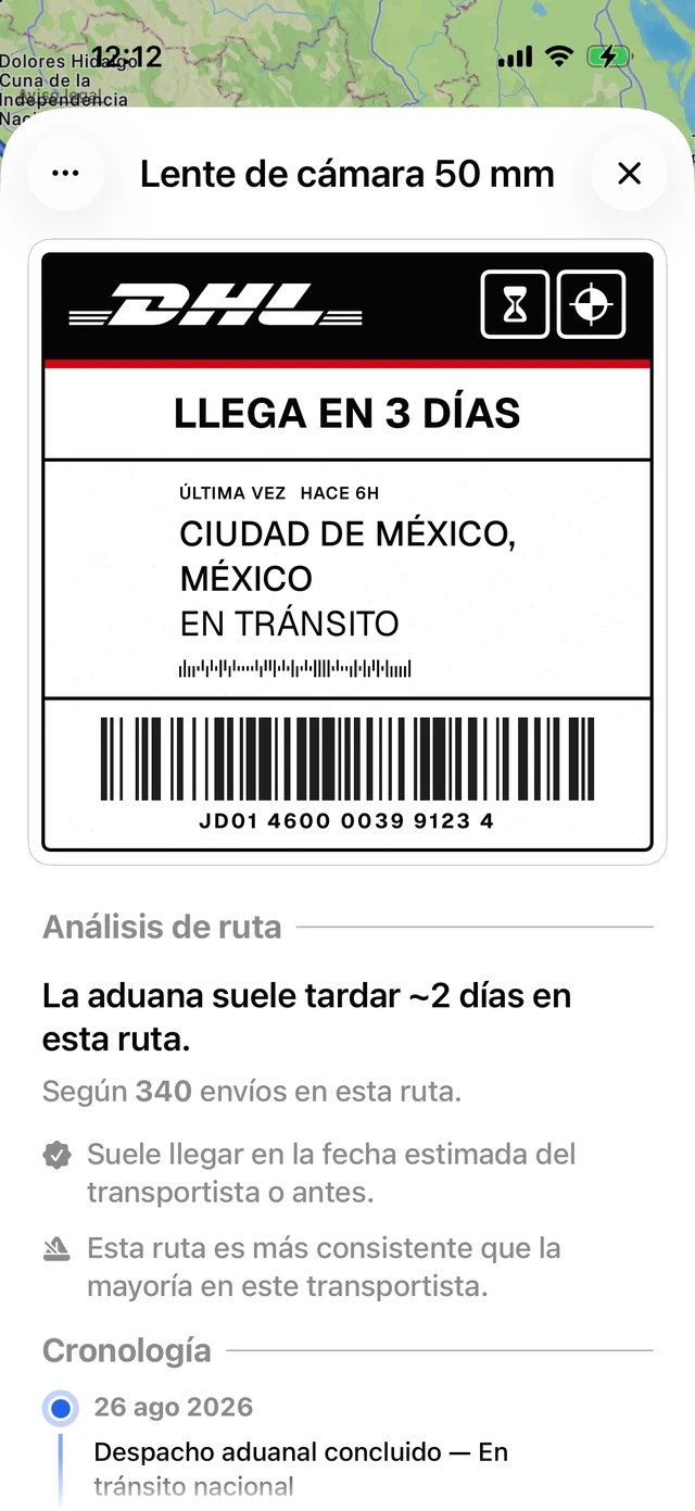 Una guía de DHL Express de un paquete que llega en tres días, arriba de un panel de análisis de ruta que dice que la aduana suele tardar unos dos días en esta ruta, con base en 340 envíos